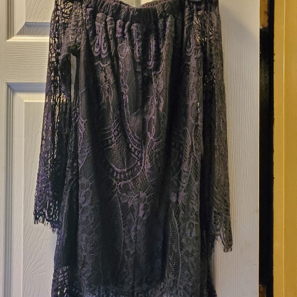 OFF THE SHOULDER LITTLE BLACK DRESS.